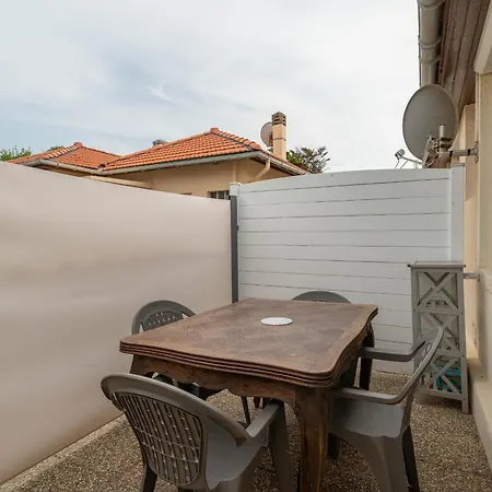 Apartment Pour 3 A Plage, A 50m De L'ocean Avec Terrasse Et Parking, Menage Inclus - Fr-1-50-123