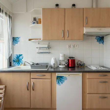 Apartamento Pour 3 A Plage, A 50m De L'ocean Avec Terrasse Et Parking, Menage Inclus - Fr-1-50-123 *